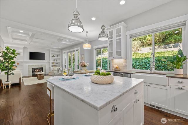 2424 108th Avenue NE, Bellevue, WA 98004