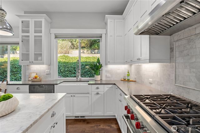2424 108th Avenue NE, Bellevue, WA 98004