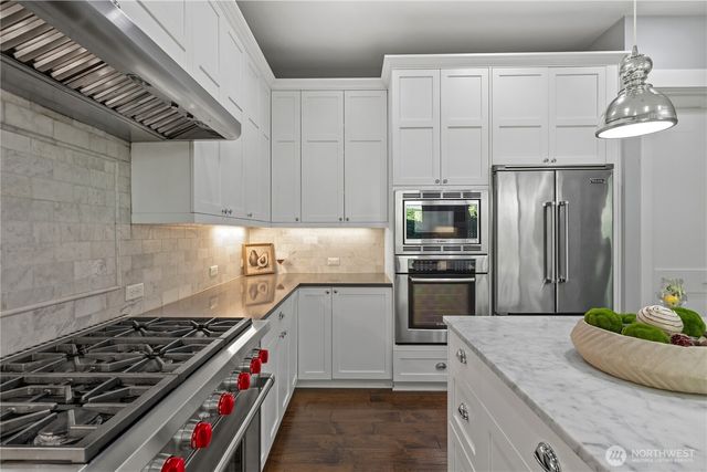 2424 108th Avenue NE, Bellevue, WA 98004