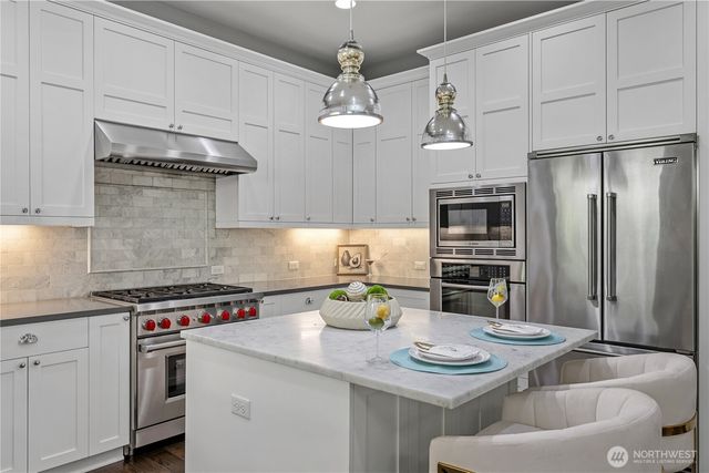 2424 108th Avenue NE, Bellevue, WA 98004