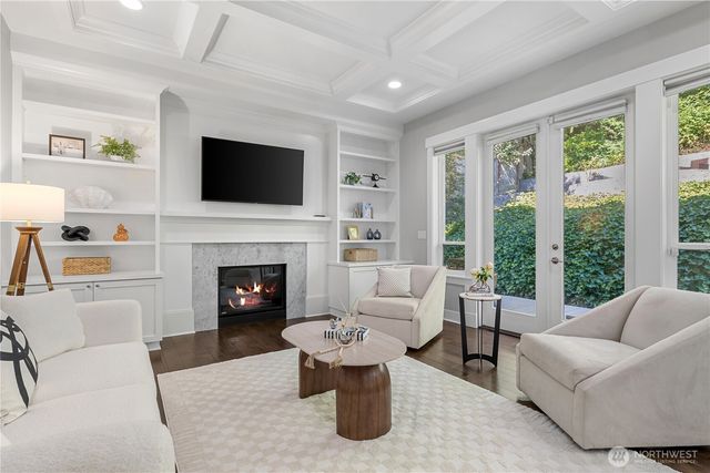 2424 108th Avenue NE, Bellevue, WA 98004