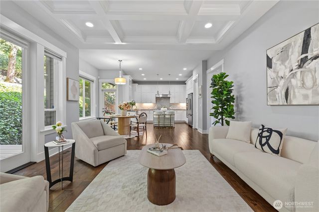 2424 108th Avenue NE, Bellevue, WA 98004