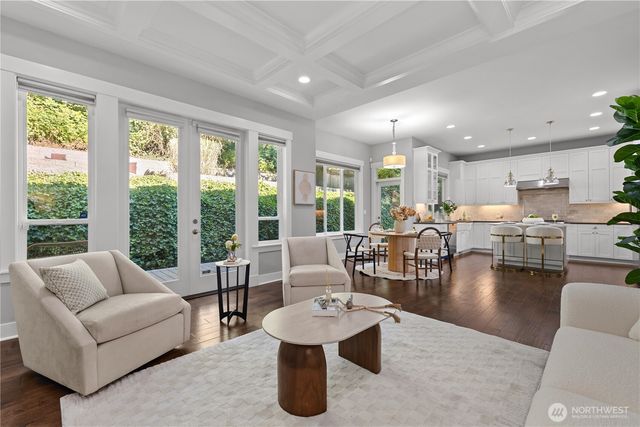 2424 108th Avenue NE, Bellevue, WA 98004