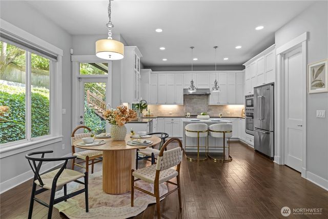 2424 108th Avenue NE, Bellevue, WA 98004