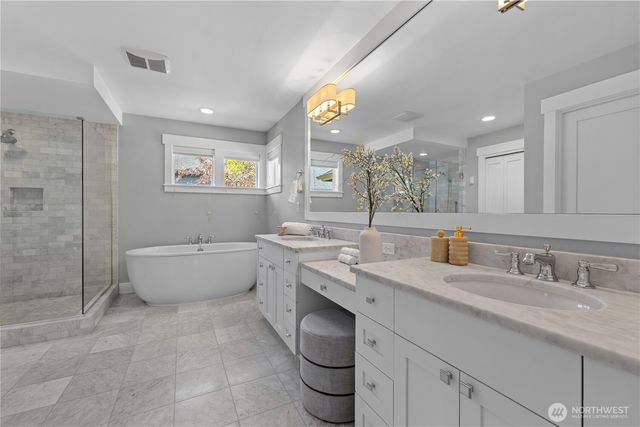 2424 108th Avenue NE, Bellevue, WA 98004