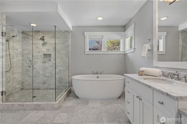 2424 108th Avenue NE, Bellevue, WA 98004