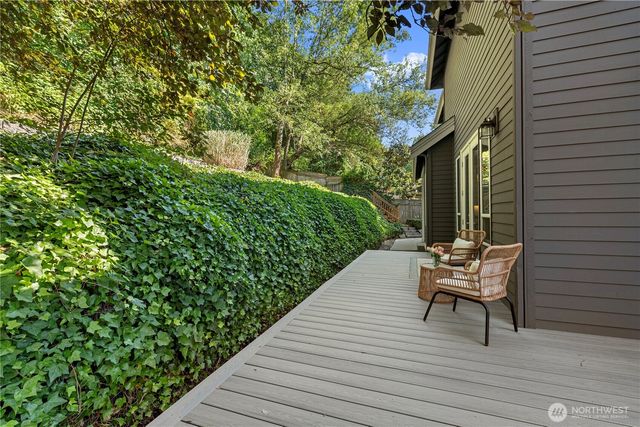 2424 108th Avenue NE, Bellevue, WA 98004