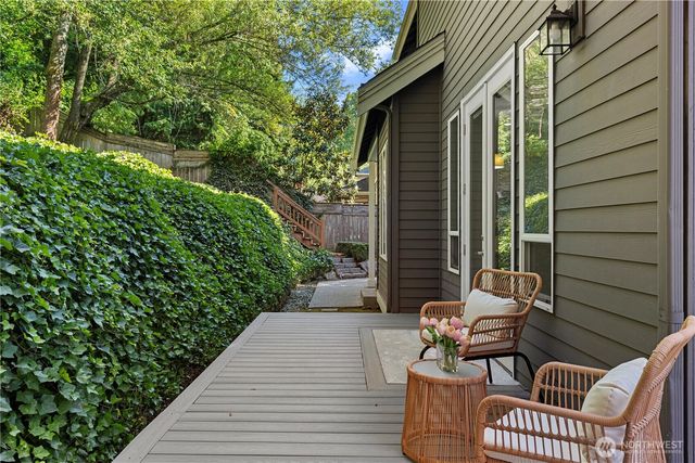 2424 108th Avenue NE, Bellevue, WA 98004