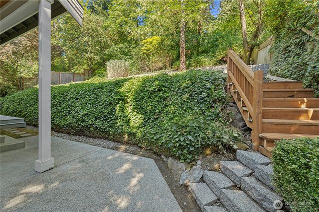 2424 108th Avenue NE, Bellevue, WA 98004
