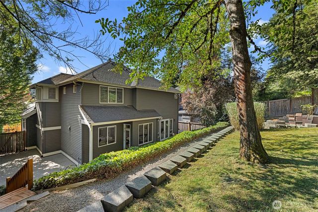 2424 108th Avenue NE, Bellevue, WA 98004