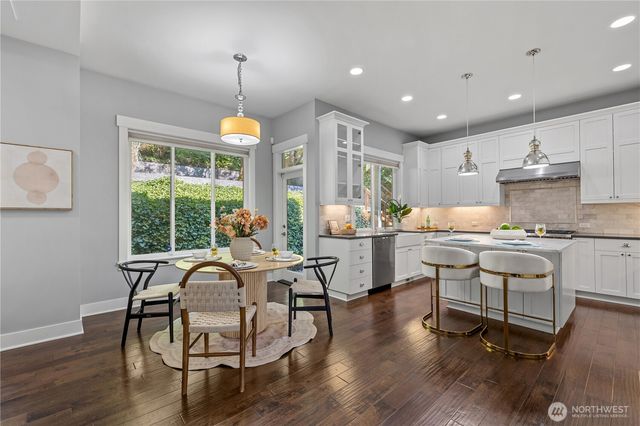 2424 108th Avenue NE, Bellevue, WA 98004