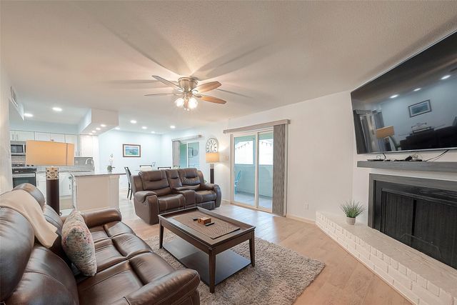 14515 Wunderlich Drive 610, Houston, TX 77069