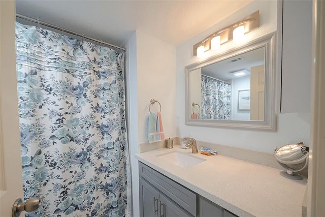 14515 Wunderlich Drive 610, Houston, TX 77069