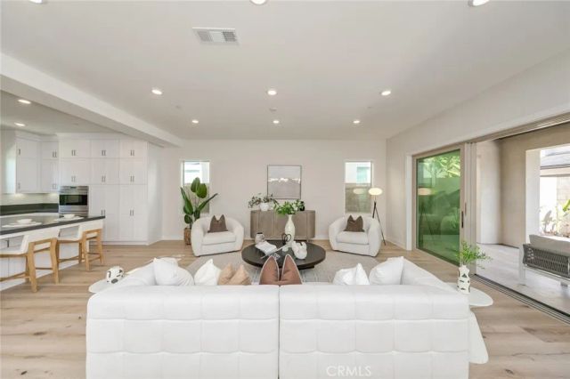 56 Chasma, Irvine, CA 92618