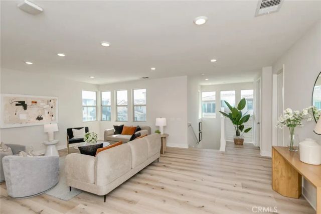 56 Chasma, Irvine, CA 92618