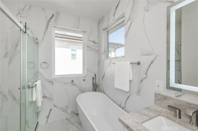 56 Chasma, Irvine, CA 92618