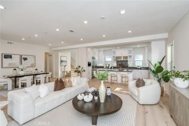 56 Chasma, Irvine, CA 92618