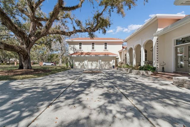 5212 GOLF LINKS BOULEVARD, Zephyrhills, FL 33541