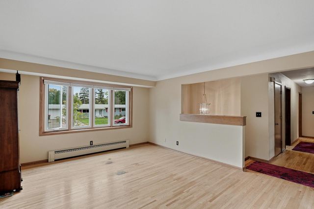 1885 Manton Street, Maplewood, MN 55109