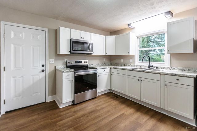 329 Stevens St, Appomattox, VA 24522