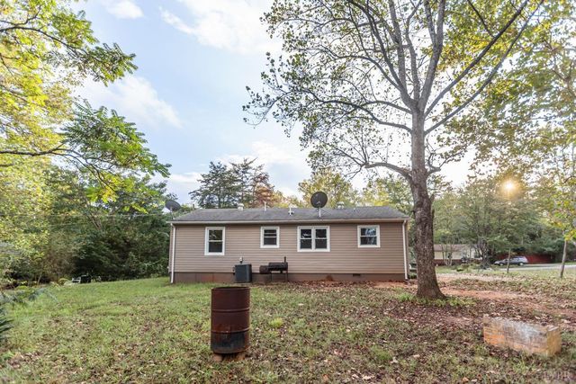 329 Stevens St, Appomattox, VA 24522