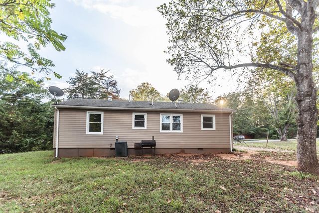 329 Stevens St, Appomattox, VA 24522