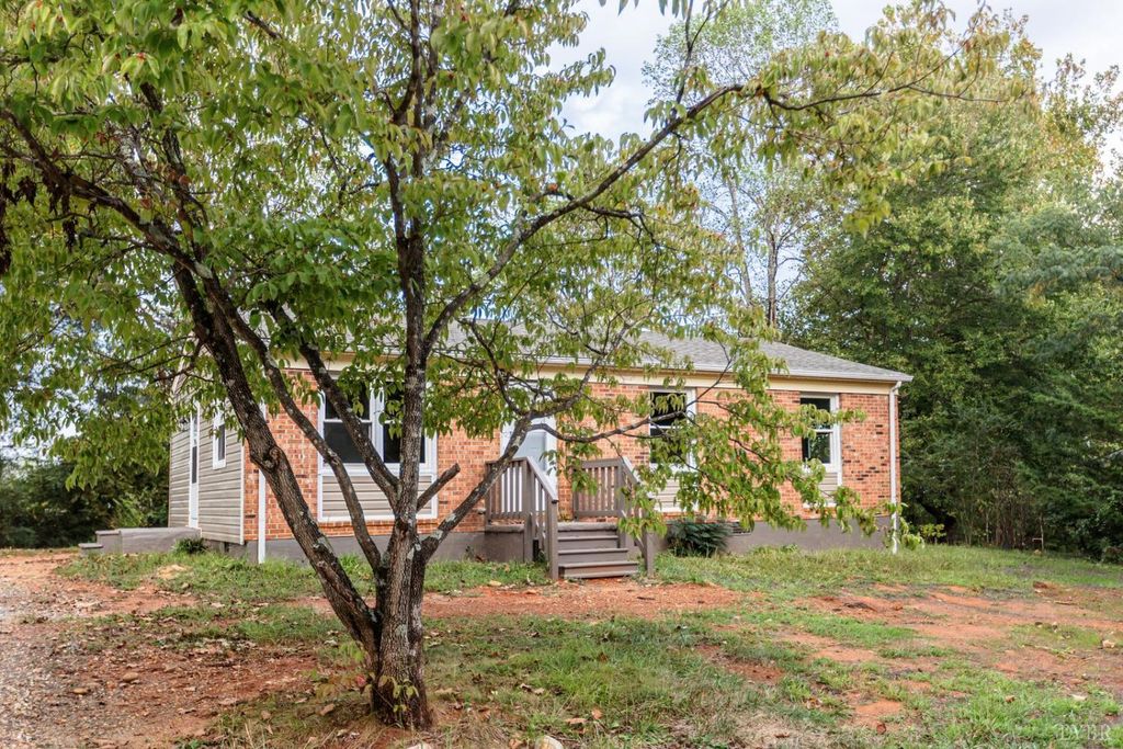 329 Stevens St, Appomattox, VA 24522
