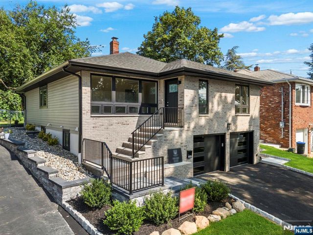 1087 Kingsland Lane, Fort Lee, NJ 07024