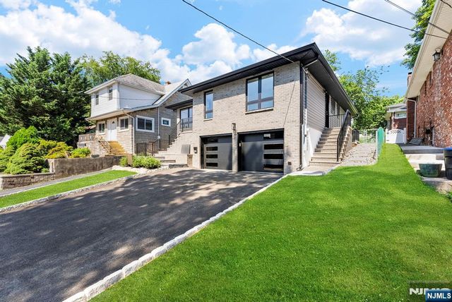 1087 Kingsland Lane, Fort Lee, NJ 07024