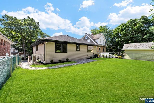 1087 Kingsland Lane, Fort Lee, NJ 07024