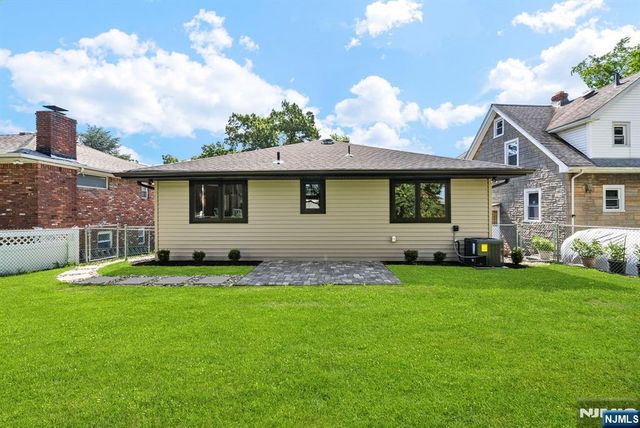 1087 Kingsland Lane, Fort Lee, NJ 07024
