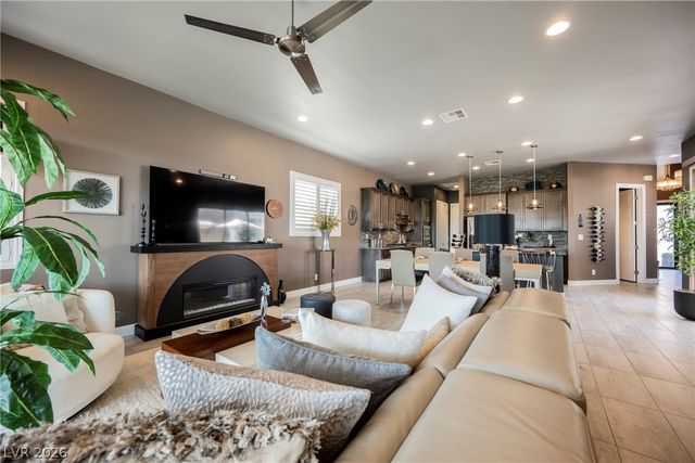 8947 Golden Crow Avenue, Las Vegas, NV 89148