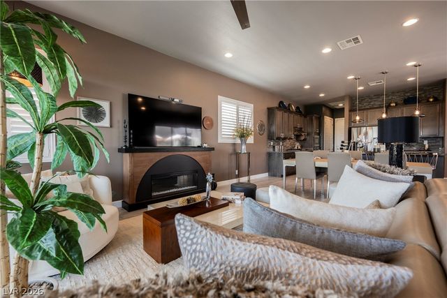 8947 Golden Crow Avenue, Las Vegas, NV 89148