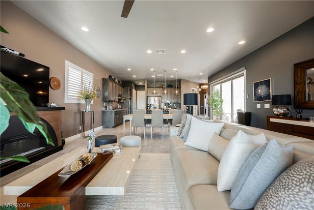 8947 Golden Crow Avenue, Las Vegas, NV 89148