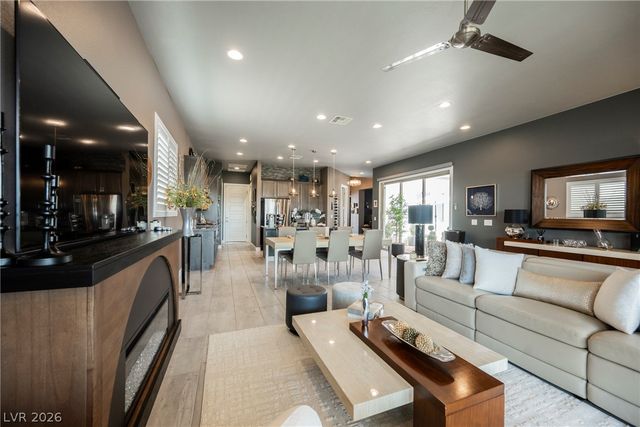8947 Golden Crow Avenue, Las Vegas, NV 89148