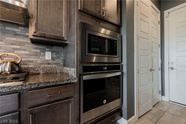 8947 Golden Crow Avenue, Las Vegas, NV 89148