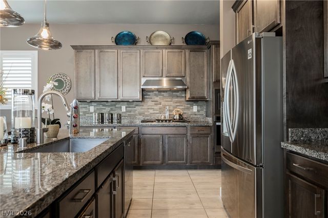 8947 Golden Crow Avenue, Las Vegas, NV 89148
