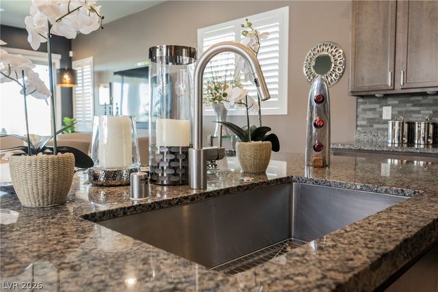 8947 Golden Crow Avenue, Las Vegas, NV 89148