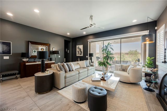 8947 Golden Crow Avenue, Las Vegas, NV 89148