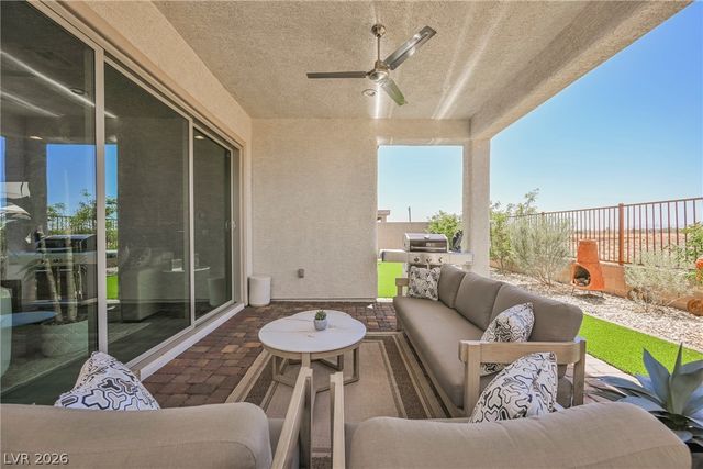 8947 Golden Crow Avenue, Las Vegas, NV 89148