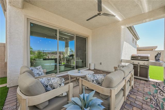 8947 Golden Crow Avenue, Las Vegas, NV 89148