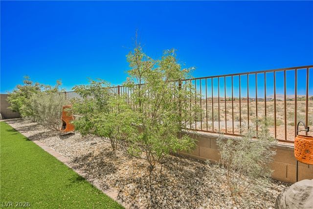 8947 Golden Crow Avenue, Las Vegas, NV 89148