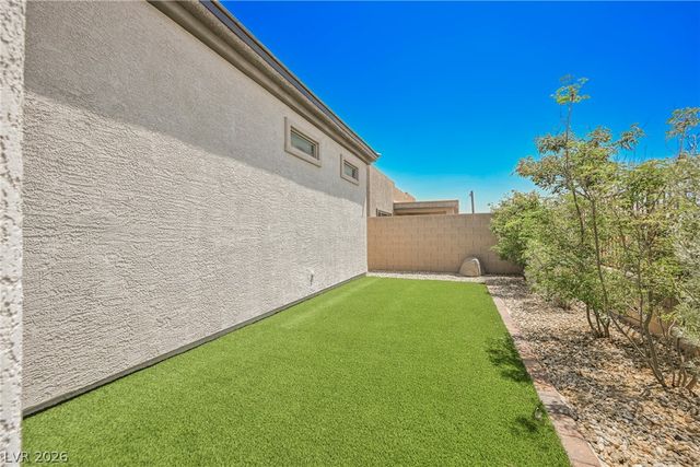 8947 Golden Crow Avenue, Las Vegas, NV 89148