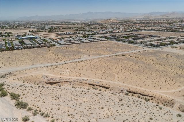 8947 Golden Crow Avenue, Las Vegas, NV 89148