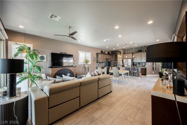 8947 Golden Crow Avenue, Las Vegas, NV 89148