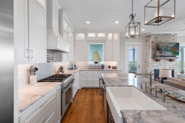 14432 Spyglass Circle, Galveston, TX 77554