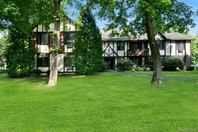 21 Foxwood Drive 2, Pleasantville, NY 10570