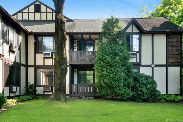 21 Foxwood Drive 2, Pleasantville, NY 10570