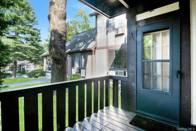 21 Foxwood Drive 2, Pleasantville, NY 10570