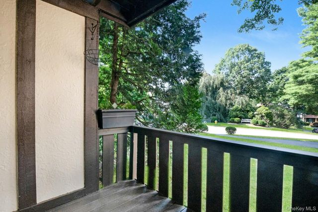 21 Foxwood Drive 2, Pleasantville, NY 10570